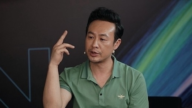 张颂文聚餐途中救助晕倒路人 获赠「大爱无疆」锦旗致谢